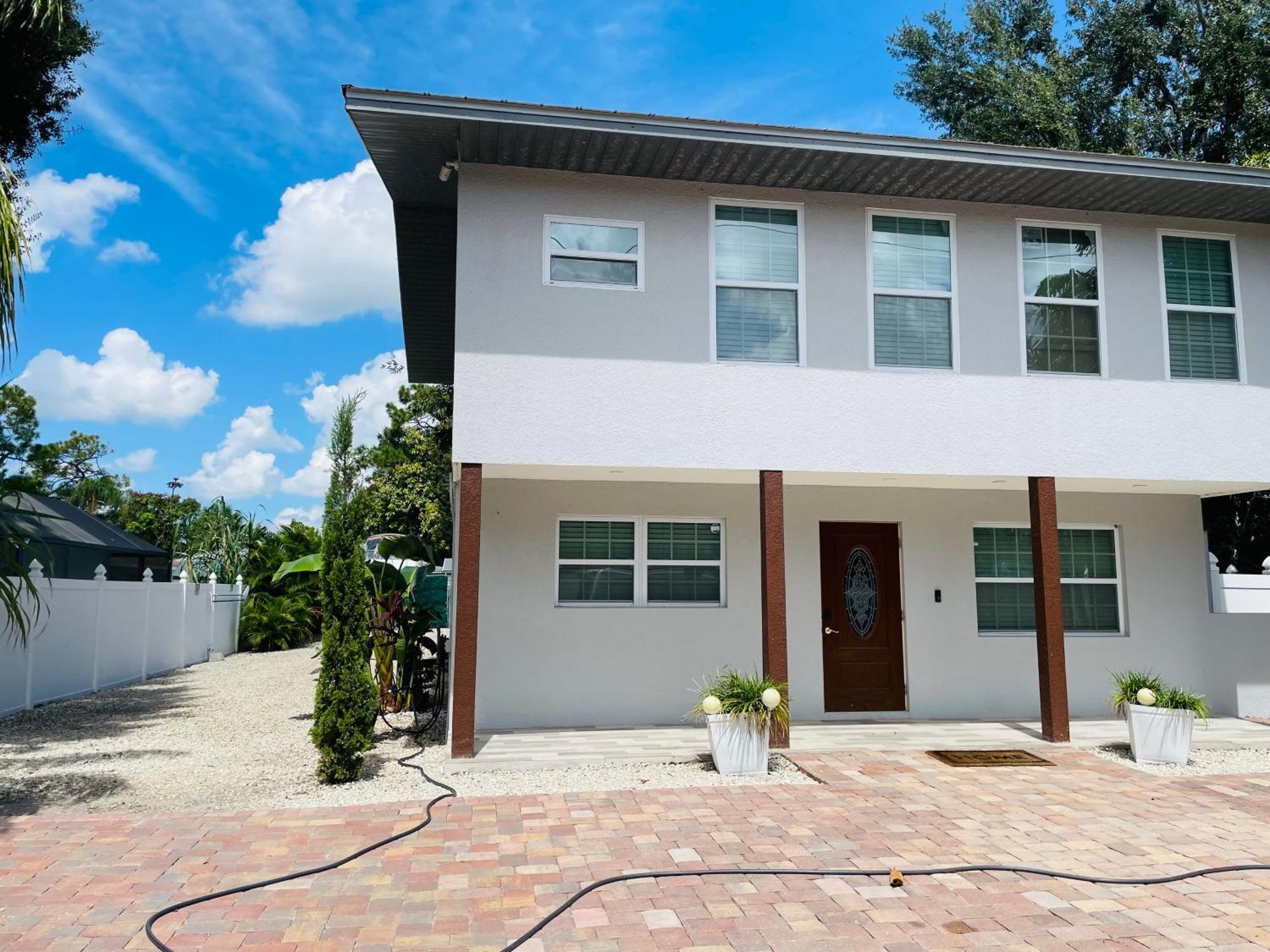 Paradise Heated Pool Near Img & Siesta Key Holiday home